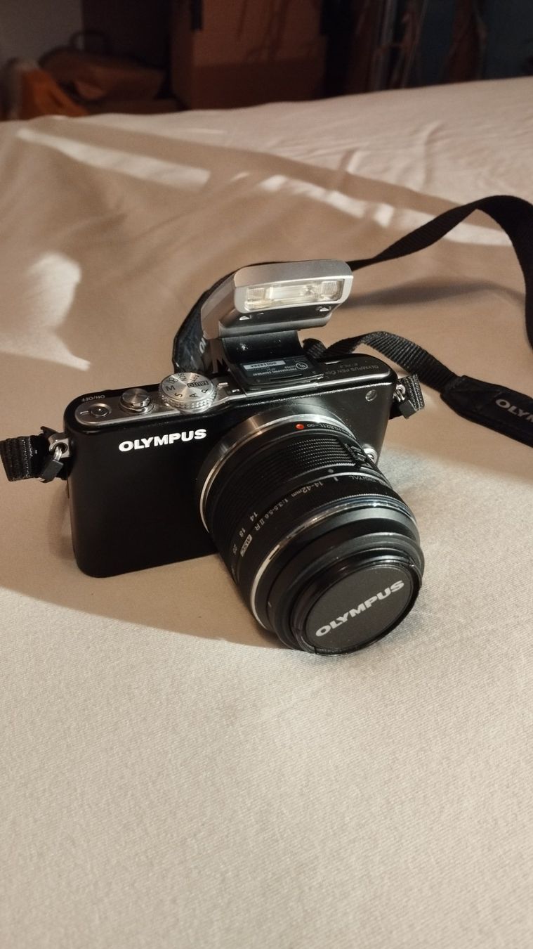 Olympus Lampen & Fotografie: Olympus E-PL3 Digital Camera mit Unterwassergehäuse – Gebraucht aus Winterthur von Sternstella 1