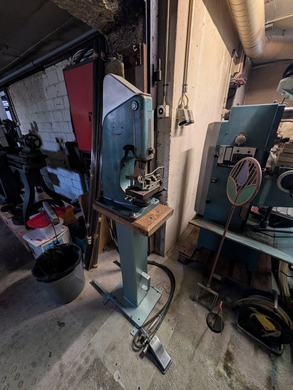Tutte le macchine: Gressel AG Druckluft-Stanzpresse / Exzenterpresse – Usato da Suhr venduto da Bondi4