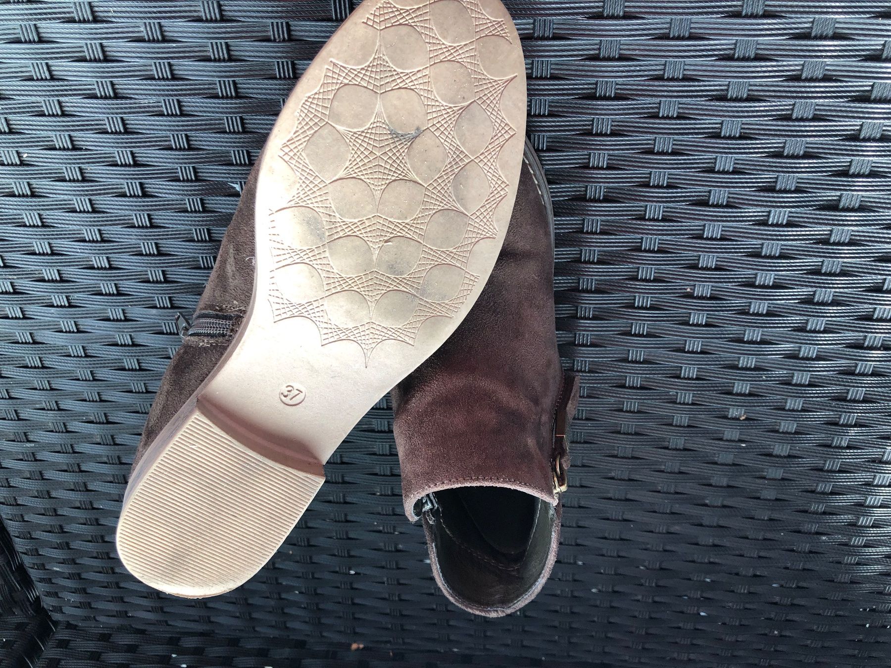 Damenschuhe: Braune Wildleder Stiefeletten Gr. 37 – Gebraucht aus Schübelbach von Dolly990_2 1