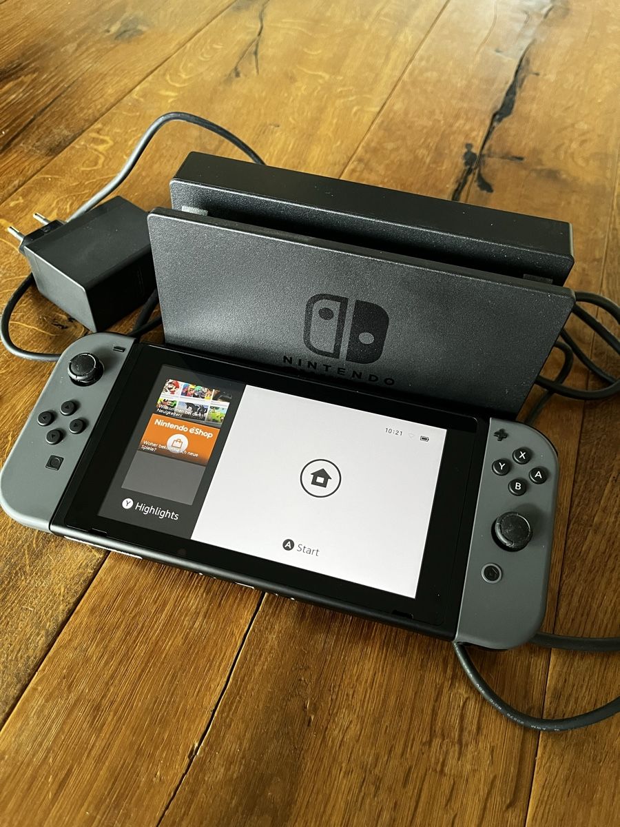 Nintendo Konsolen: Nintendo Switch Konsole – Gebraucht aus Luzern von tillifly