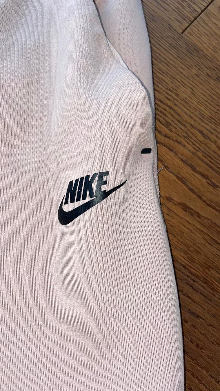 Nike Pantaloni: Nike Tech Fleece Hose Beige XS – Usato da Wädenswil venduto da Bargy 6