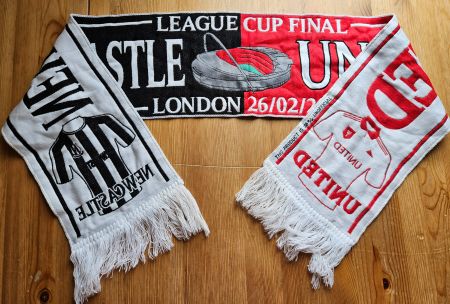 Newcastle vs. Manchester United Final 2023 Schal Fussball