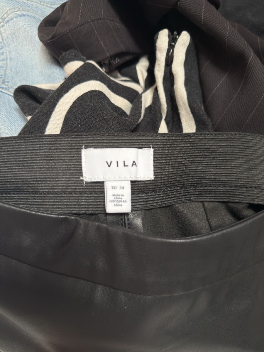 Vila Gonne: VILA Kunstlederrock in Wickeloptik – Usato da Dürnten venduto da Makro79 2