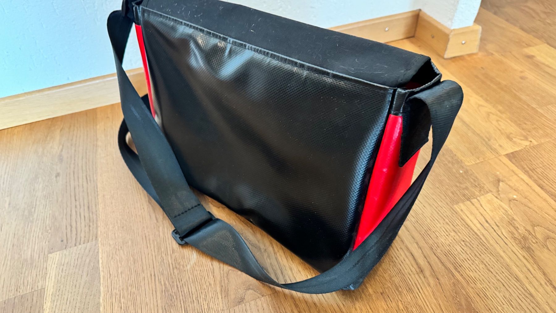 Borse: Messenger Bag der Marke packattack, handgemacht in Berlin – Usato da Basel venduto da Umami 1