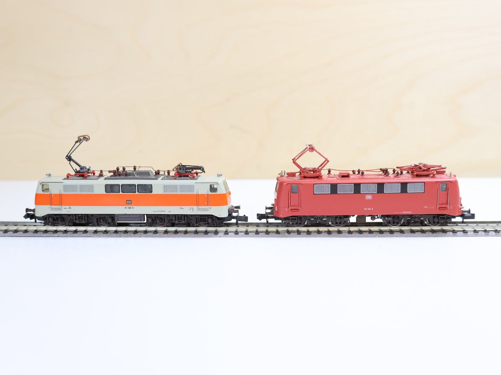 Fleischmann Modellini di ferrovie: Fleischmann 2 x E-Loks BR 141/111 - Spur N – Usato da Winterthur venduto da Monstera 3