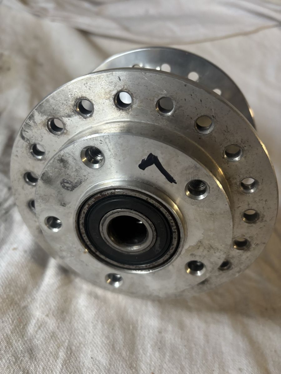 Harley-Davidson Alle Motorradersatzteile: Harley Davidson Radnabe mit doppelflansch – Gebraucht aus Schötz von Harley35 4
