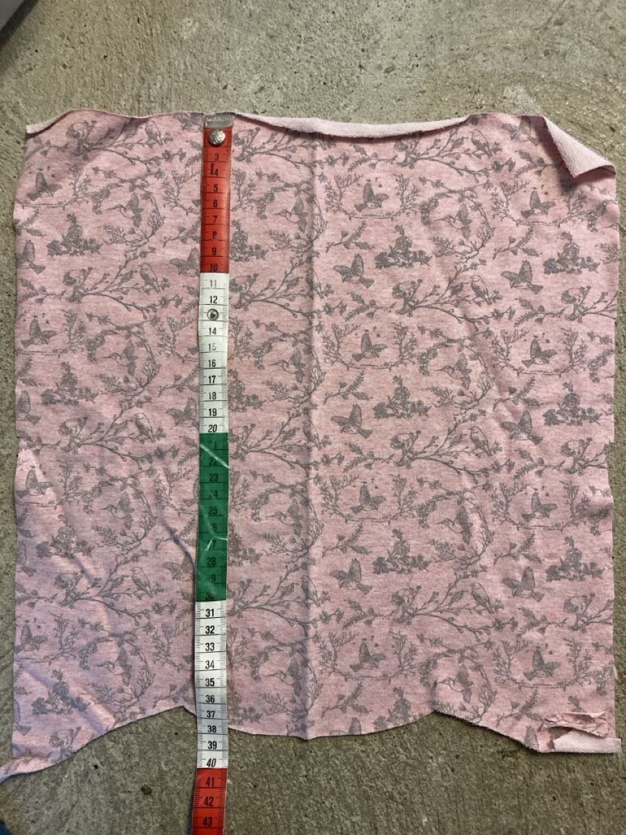 Tessuti: Chute tissu jersey sweat 35x35cm – Usato da Corcelles-Chavorn venduto da Pebble10