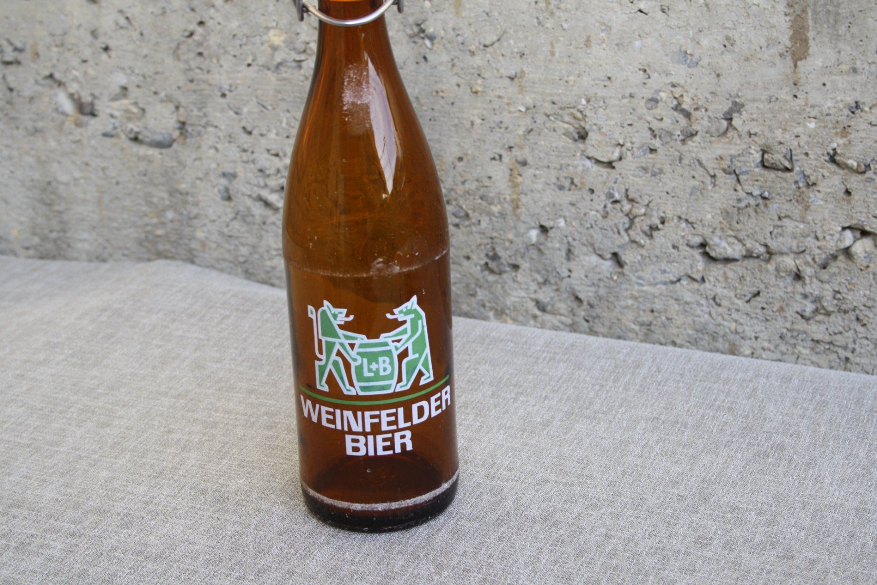Bicchieri, Caraffe & Bottiglie: BIERFLASCHE WEINFELDER BIER L+B BÜGELFLASCHE – Usato da Wauwil venduto da Pneuedy 1