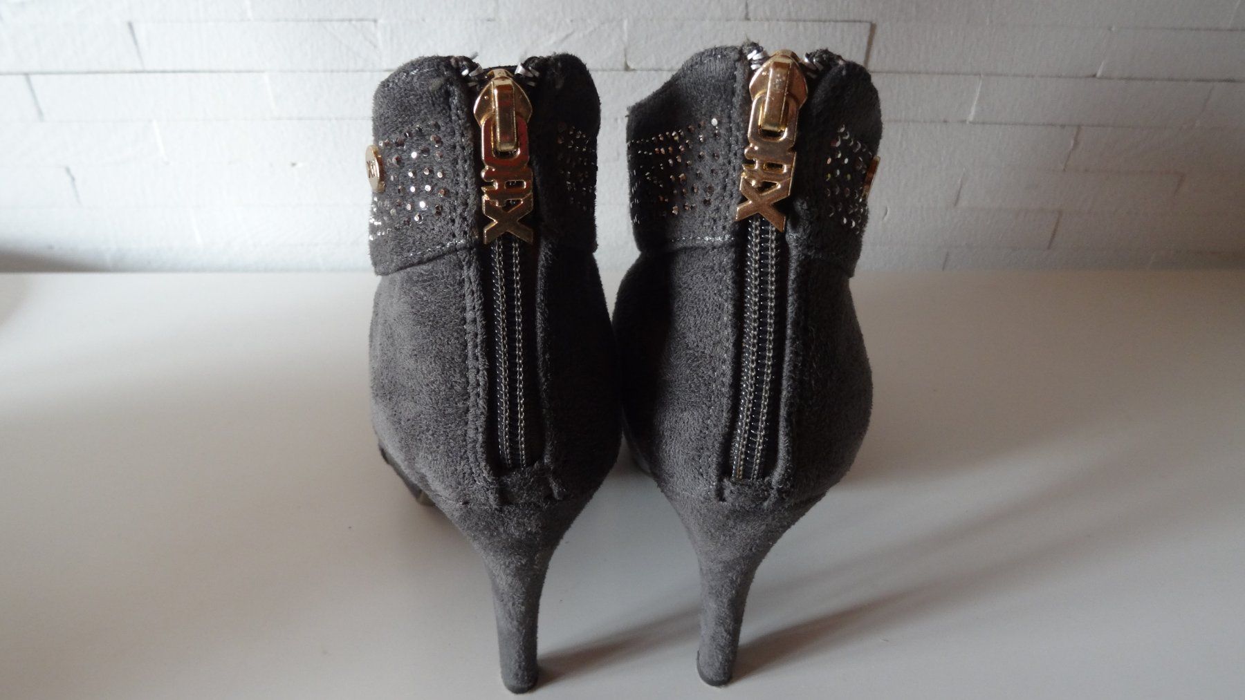 Damenschuhe: Xti Stiefeletten grau  mit Pailletten Gr. 37 – Gebraucht aus Siebnen von Gimmisun 3