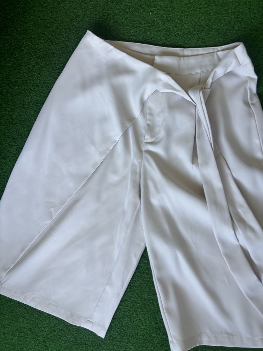 Pantalons: Bermudas mit wikelrock – D'occasion à Zug par Biki72 1