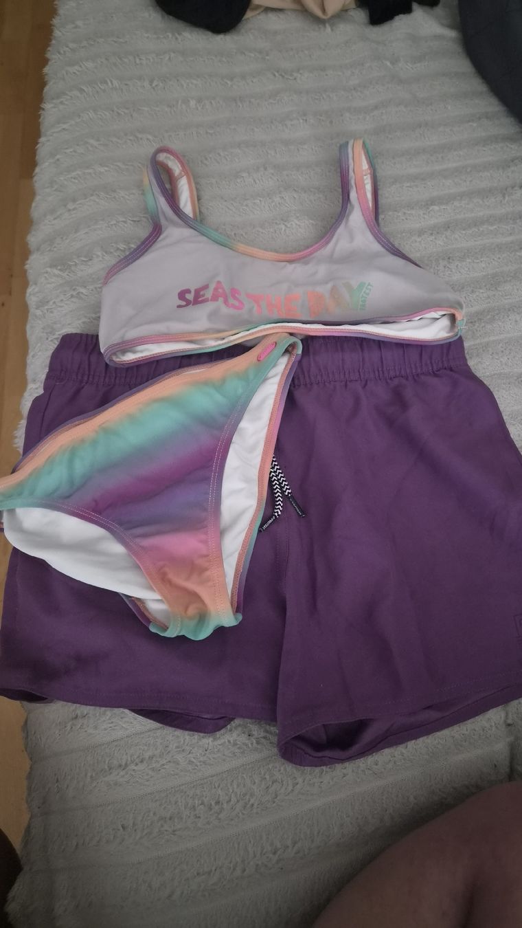Badekleider & Bikinis: Bikini Set Mädchen Lila Regenbogenprint Grösse 146/ – Neu (gemäss Beschreibung) aus Basel von gio_d9qn
