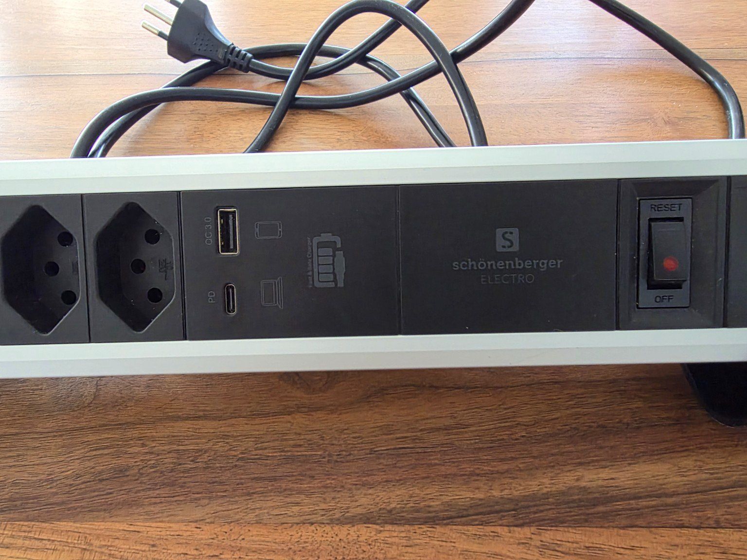Spine: Schönenberger Tischsteckdose USB-C PD 60W – Nuovo (secondo la descrizione) da Dietlikon venduto da Bonamesa 2