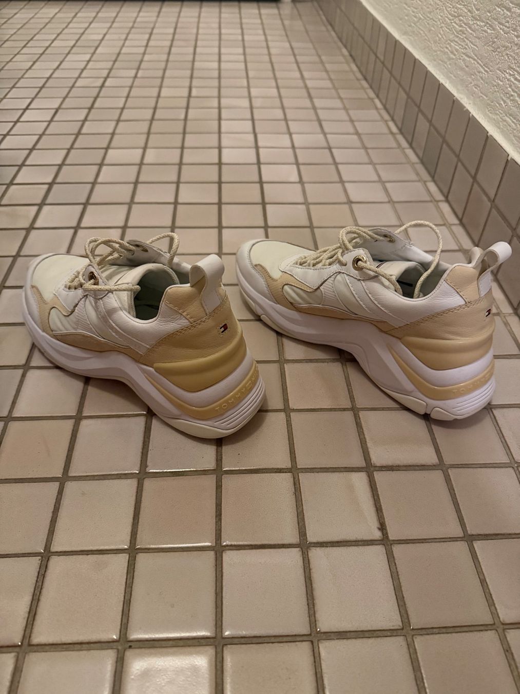 Tommy Hilfiger Damenschuhe: Baskets Tommy Hilfiger taille 36 – Gebraucht aus Vevey von liv_998v 2