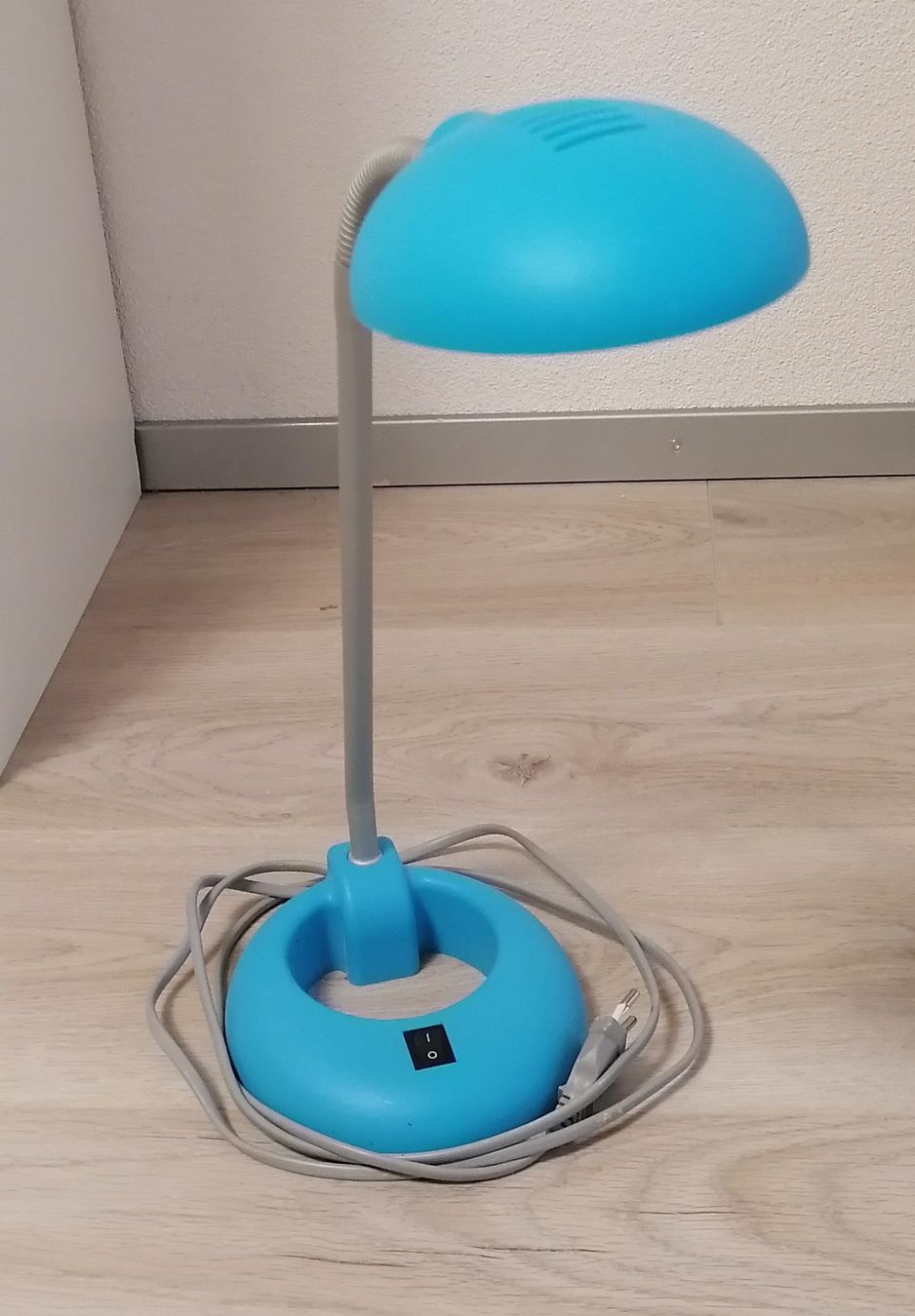 Lampade: Hellblaue Schreibtischlampe – Usato da Schwarzenegg venduto da musi09 1