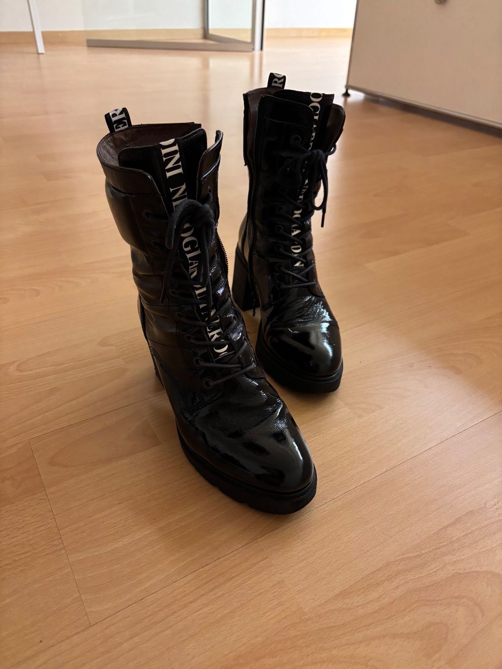 Scarpe da donna: NEROGIARDINI Stiefel, Gr. 39, Schwarz, Gebraucht – Usato da Weissbad venduto da FlickflauderY
