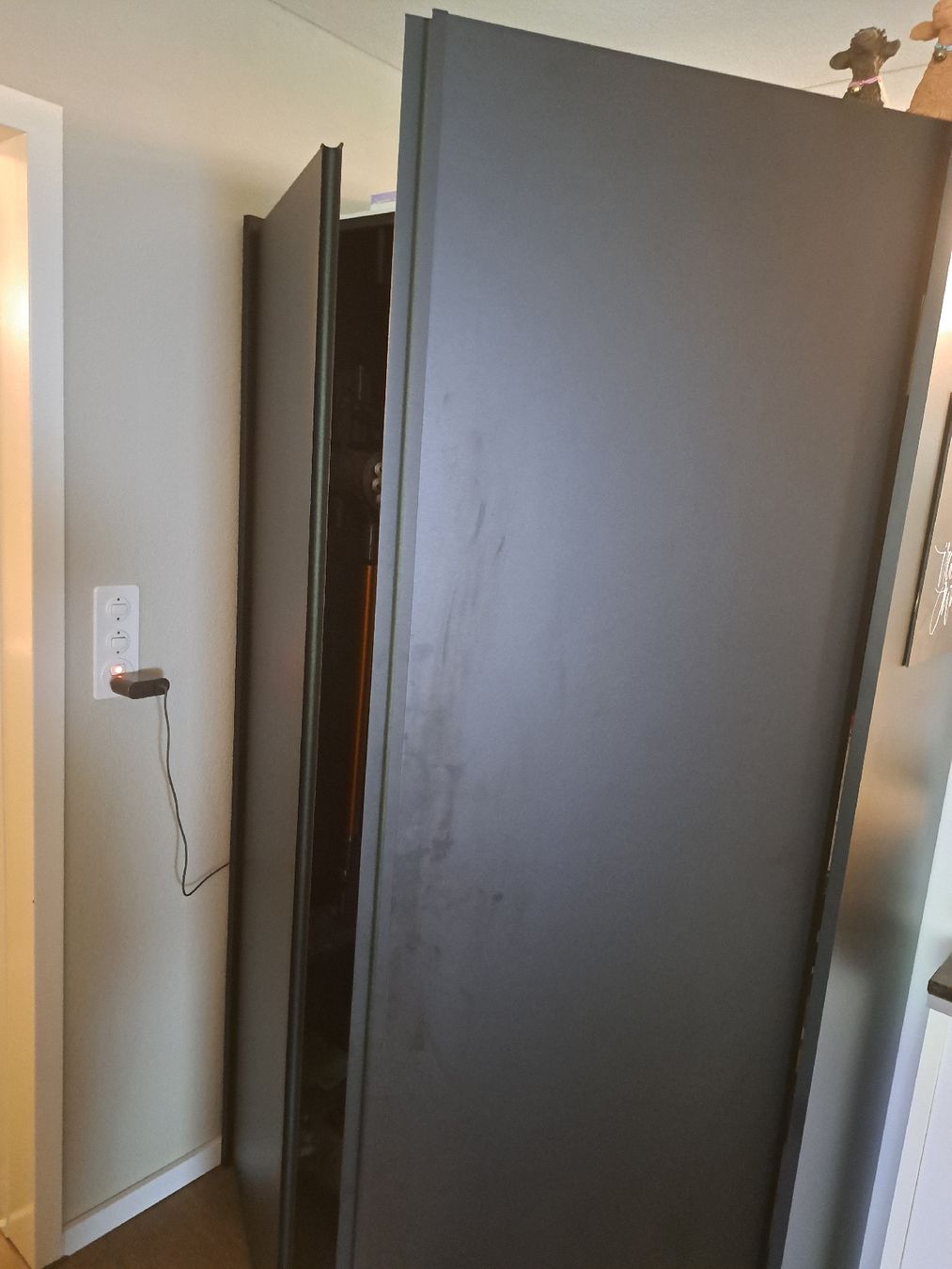Armoires: neuwertiger Tylko Schrank schwarz – D'occasion à Berneck par Chicandmore 1