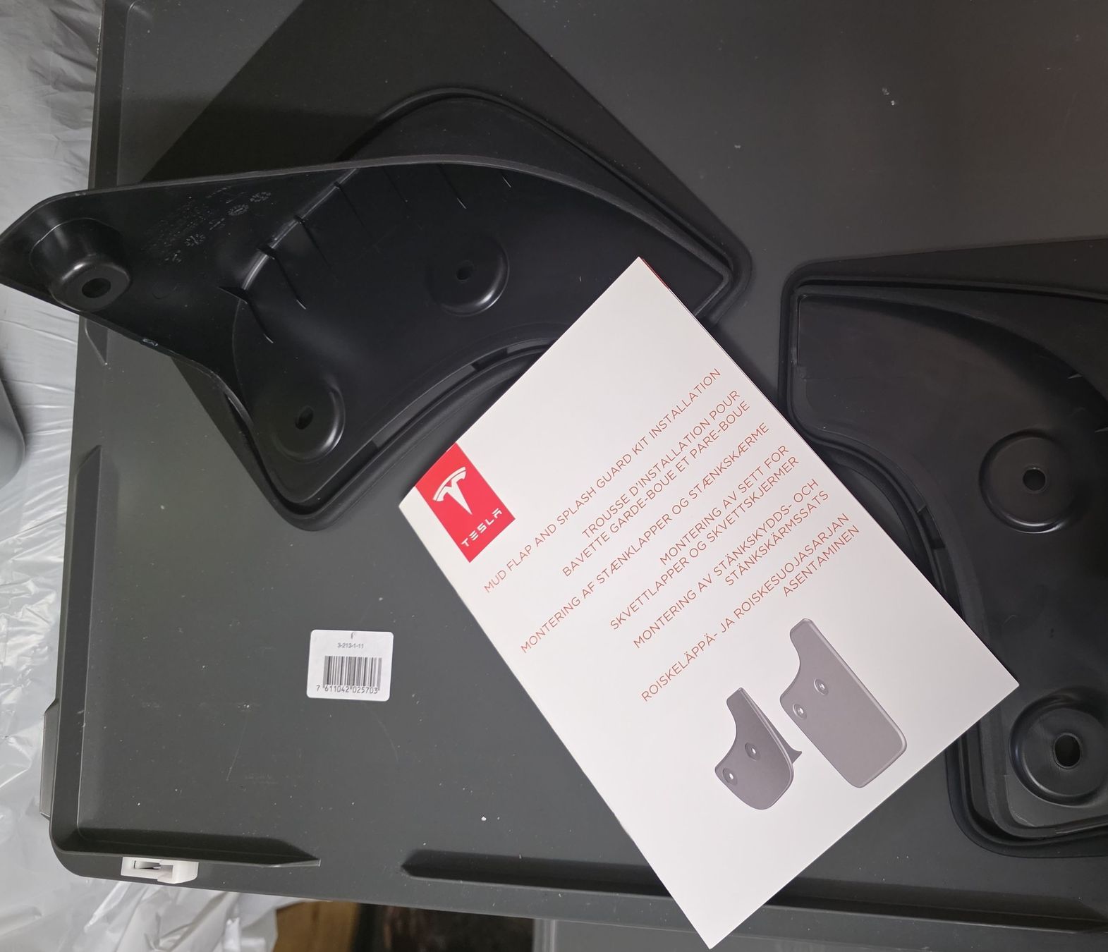 Tesla Tutti pezzi di ricambio auto: Tesla Model 3 Mud Flap and Splash Guard Kit – Nuovo (secondo la descrizione) da Bern venduto da CookieMonster82
