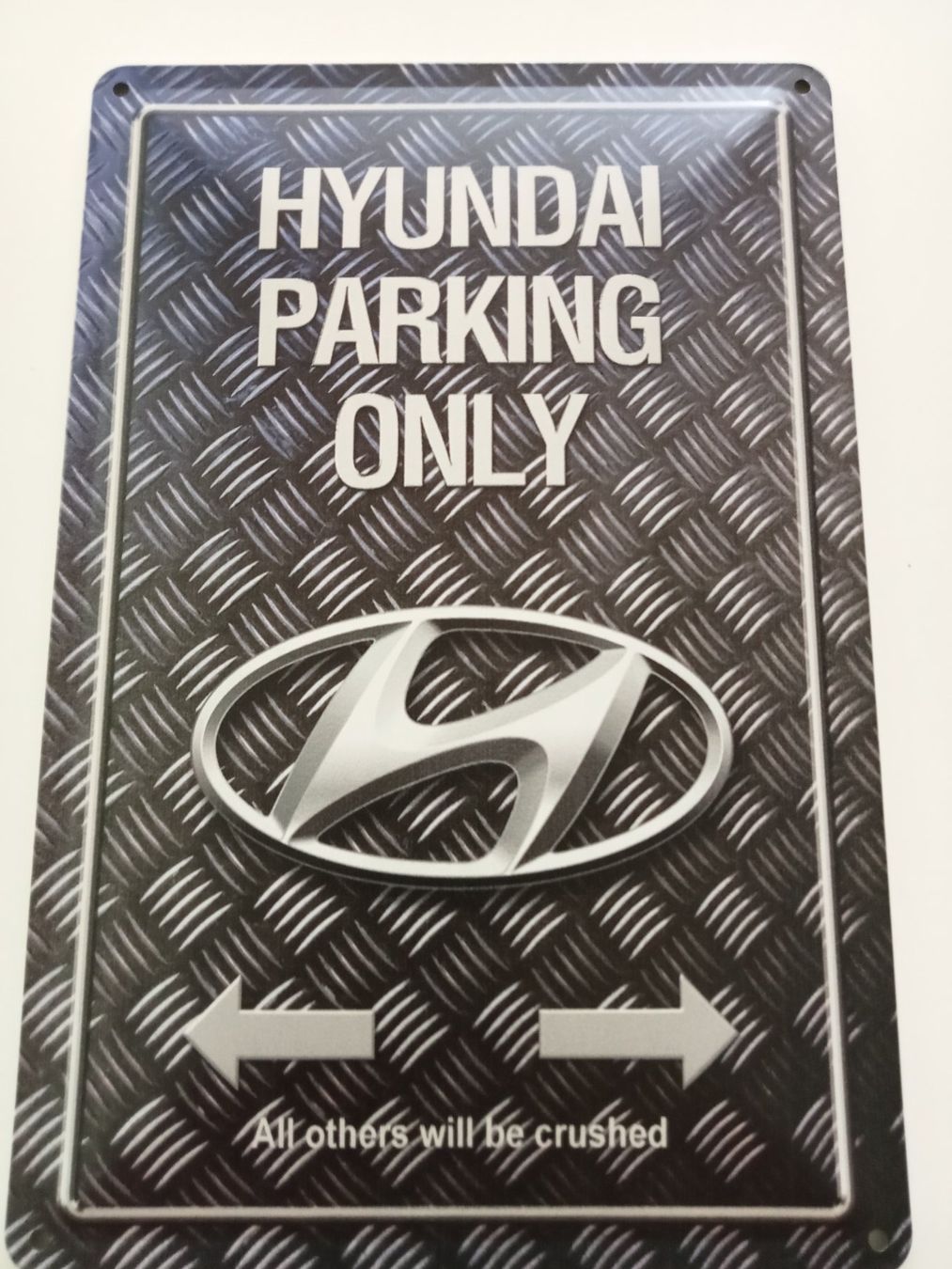Schilder: Metallic Blechschild-HYUNDAI PARKING ONLY – Neu und originalverpackt aus Rupperswil von big-one-sale
