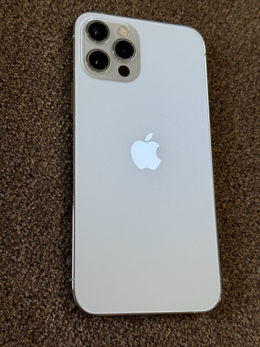 Apple Telefoni cellulari / Smartphones: Iphone 12 Pro / 128 GB / 85% / Silber – Usato da Staad SG venduto da Reak 2