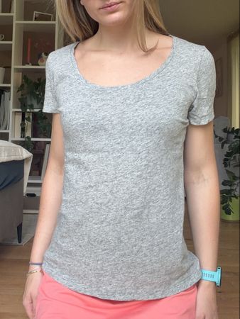 GRAUES DRYKORN T-SHIRT MIT RUNDHALSAUSSCHNITT