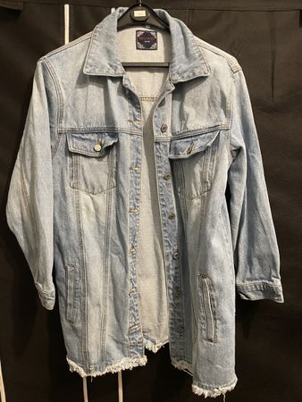 Jeansjacke im Oversize-Look, Grösse S/36, neuwertig