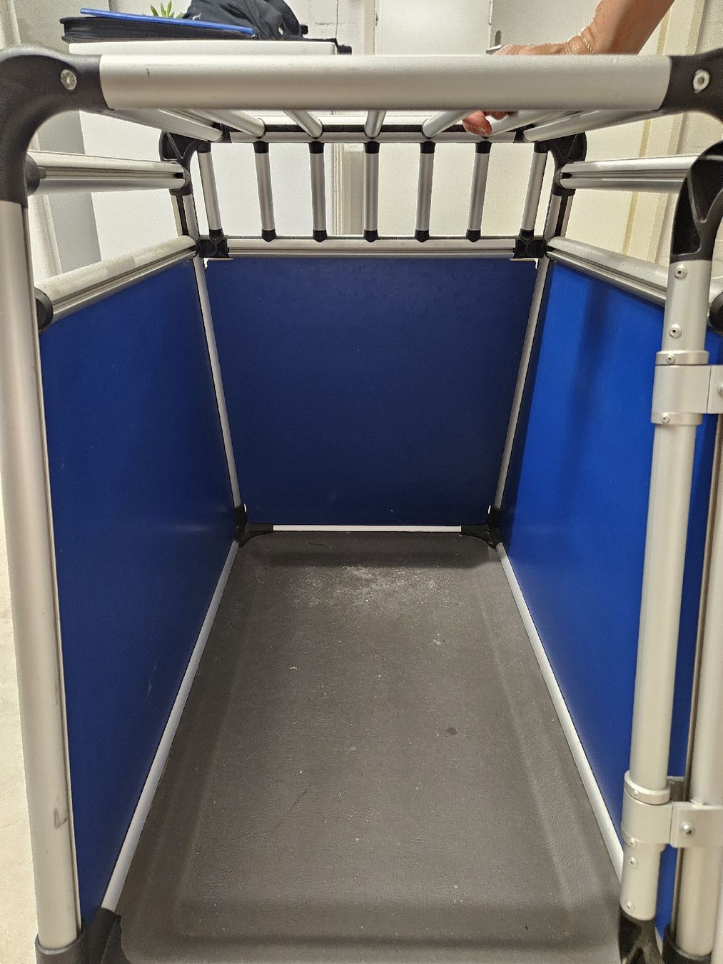 Niches, paniers: 4Pets Hundebox Transportbox – D'occasion à Mellingen par Okieh 4