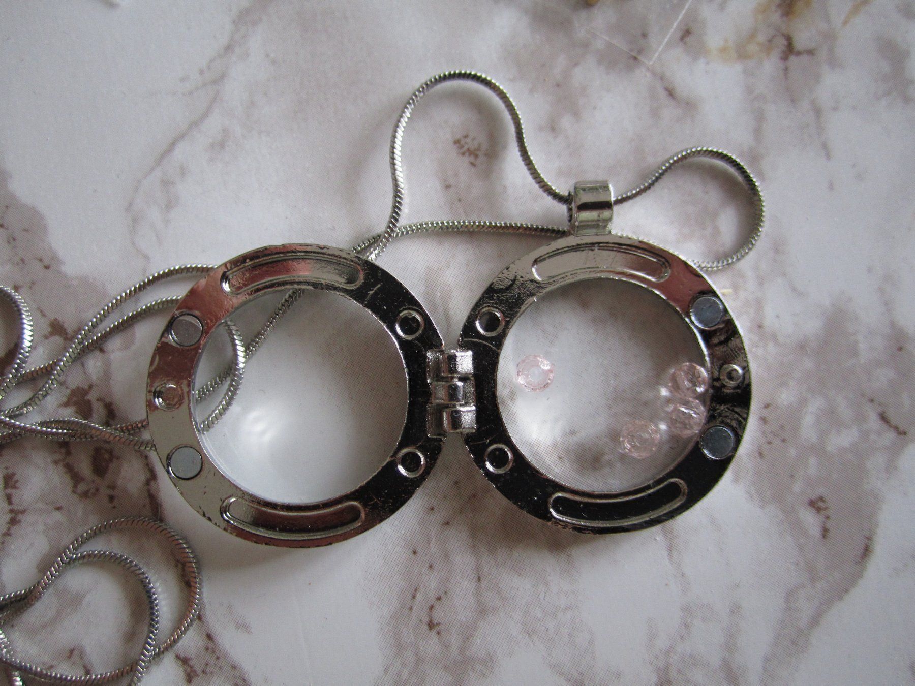 Catenine: Collier avec pendentif interchangeable – Usato da Lausanne venduto da Kmm03 1