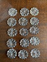 Lot de 15 rosettes en verre ancien 