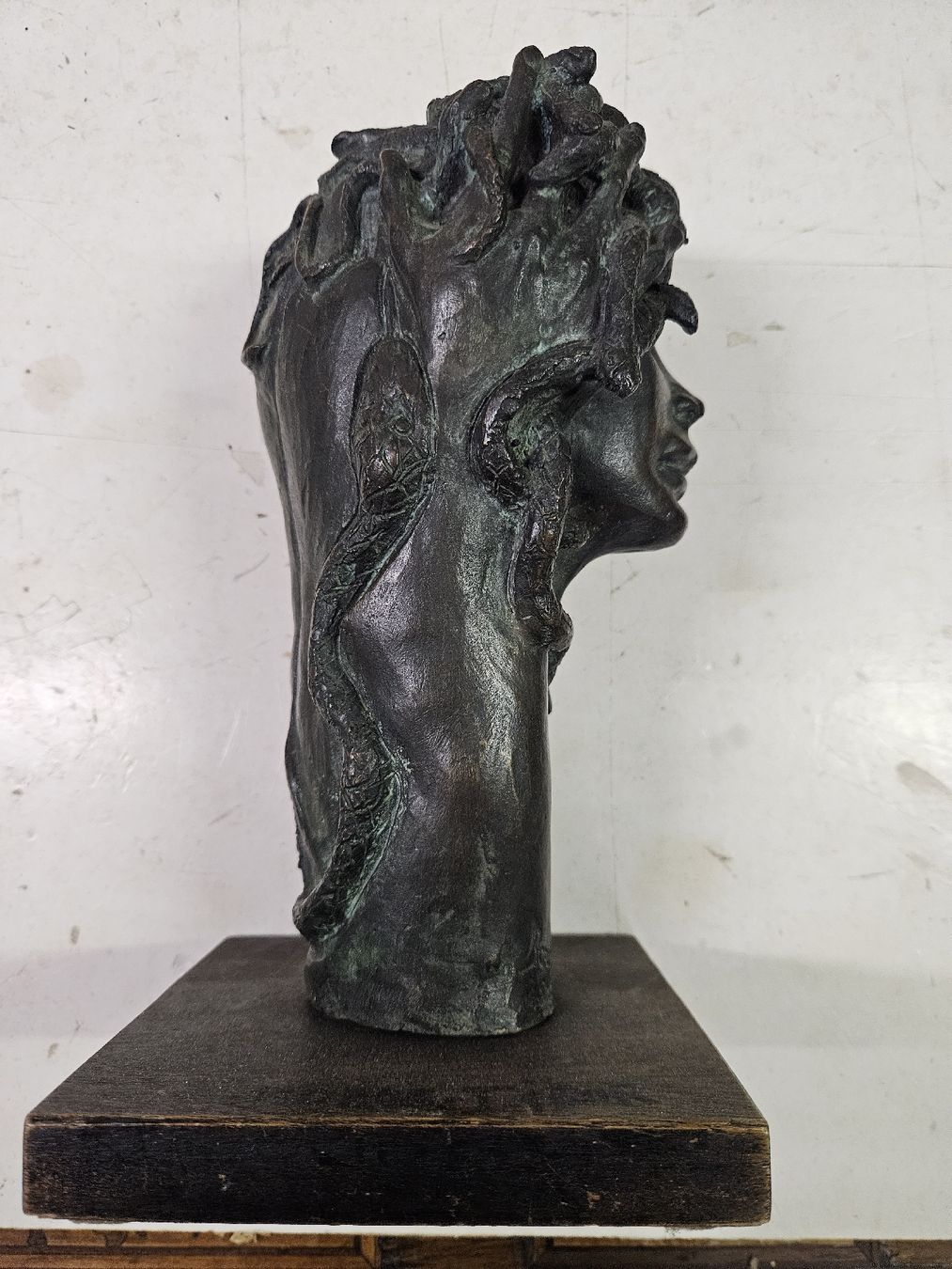 Sculture & Statue: skulptur kopf mit schlangen bronze – Usato da Schwellbrunn venduto da Omega-alpha 2