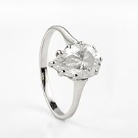 Vintage-Ring aus 18-karätigem Weißgold mit Tropfen-Zirkonia