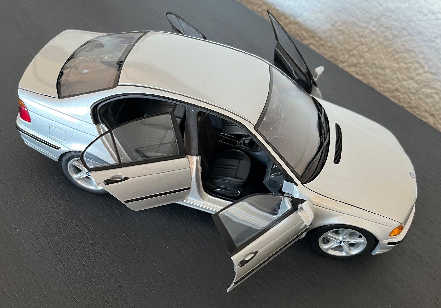 UT Models Modellini d'auto: UT BMW 3 SERIES e46 GRISE 1:18 – Usato da St-Cergue venduto da ncu_t267 5