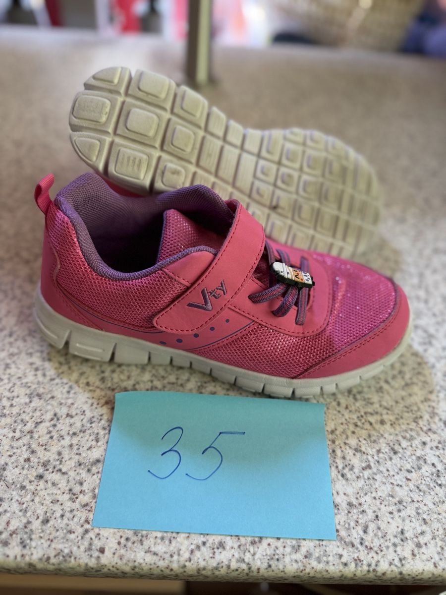 Chaussures filles: Kinderschuhe 2x Gr.35 – D'occasion à La Garde (Sembrancher) par jan_b6mp 1