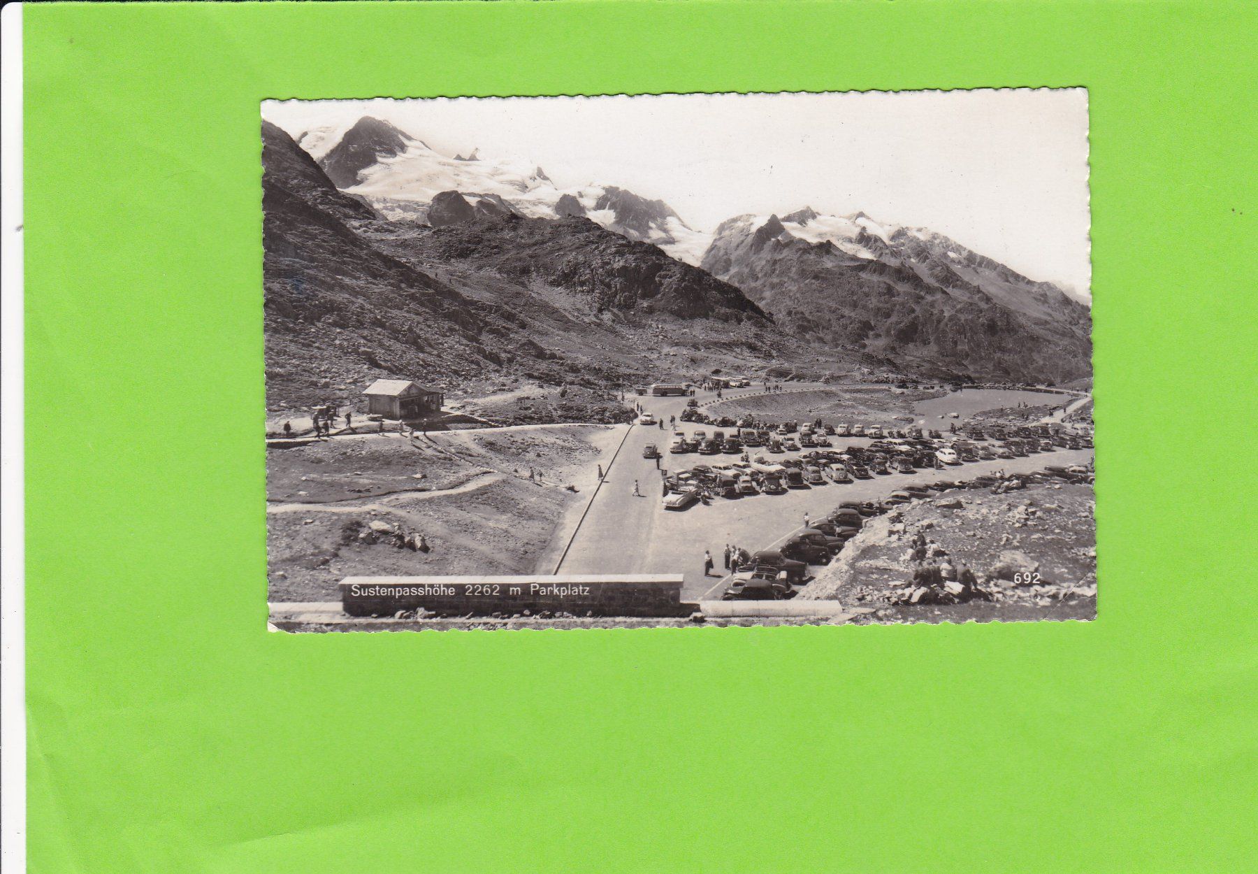 Cartes postales: Sustenpasshöhe. Parkplatz-Oldtimer – D'occasion à St. Peterzell par neckertal