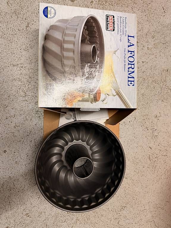 Moules à gâteaux: Kaiser La Forme Gugelhupf-/Backform 22 cm  neuwertig – D'occasion à Bellikon par Schwoscht