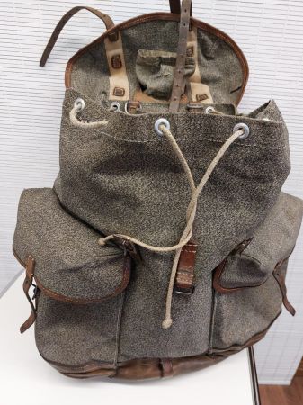 Alter Militärrucksack