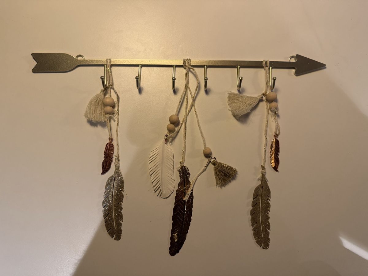 Tutte le decorazioni: Wall Decor Arrow Key Holder Feathers Beads Tassels – Usato da Birmensdorf ZH venduto da OGTaucher123