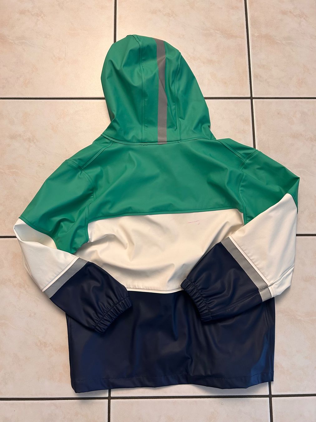 Jacken & Mäntel: Regenjacke 3-farbig Gr. 128 – Gebraucht aus Alpnach Dorf von tri_nf5d 1