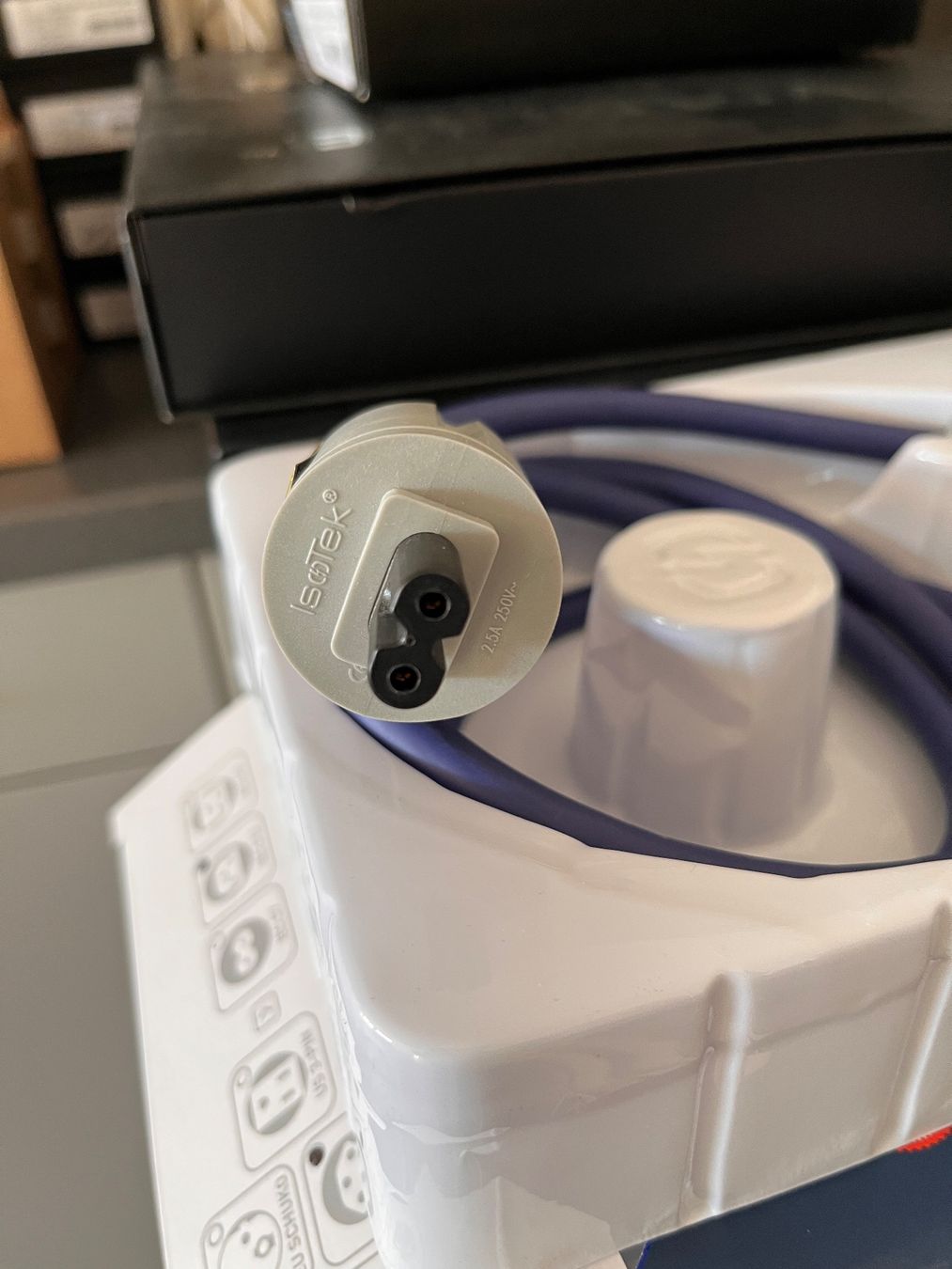 Isotek Cavi: IsoTek mit C7 Anschluss ab 1.00 – Nuovo (secondo la descrizione) da Küttigen venduto da on_off 1