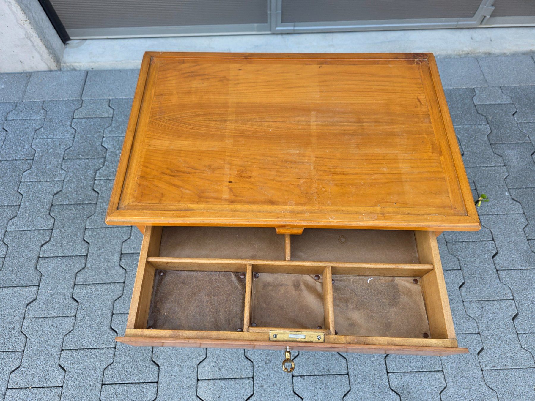 Nachttische: antike Holz Kommode Tischli Nachttisch mit Tablar – Gebraucht aus Walterswil BE von Lonitti 4