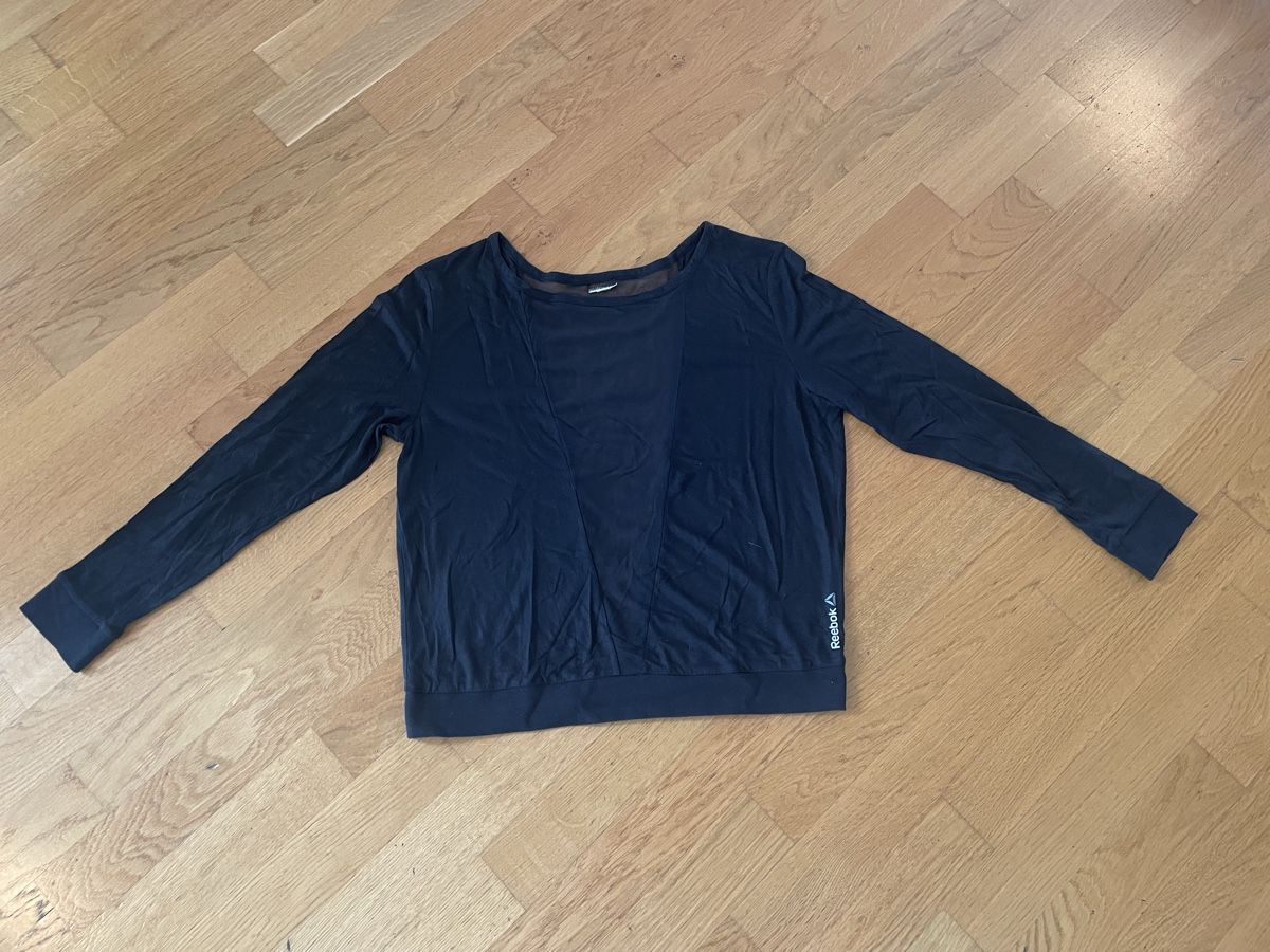 Reebok Pullover & Sweatshirts: Reebok Sport Sweater S – Gebraucht aus Horgen von Renbert