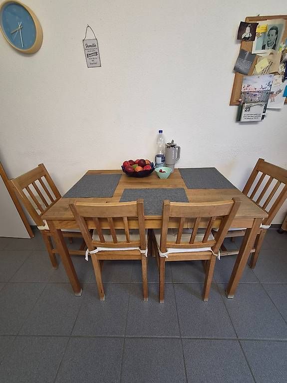 Set di tavolo e panche: Ikea Tisch mit 4 Stühlen – Usato da Balsthal venduto da familie_schaerer