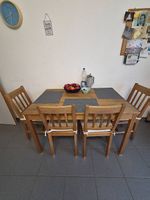 Ikea Tisch mit 4 Stühlen