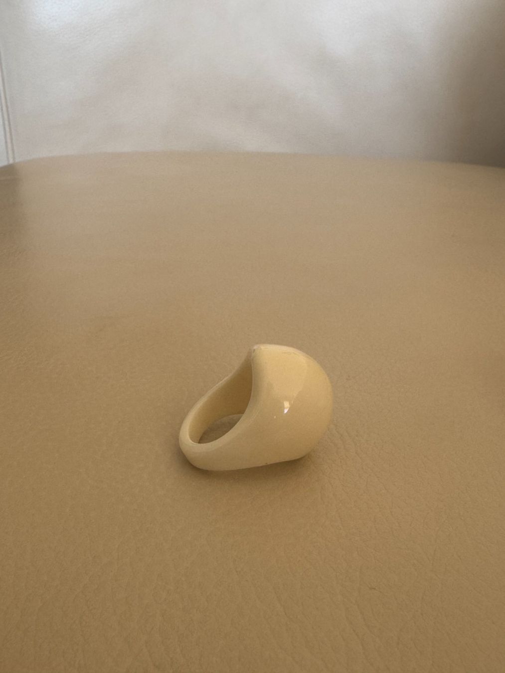 Anelli: Bague blanche épaisse – Usato da Denens venduto da sar_5wlm 1