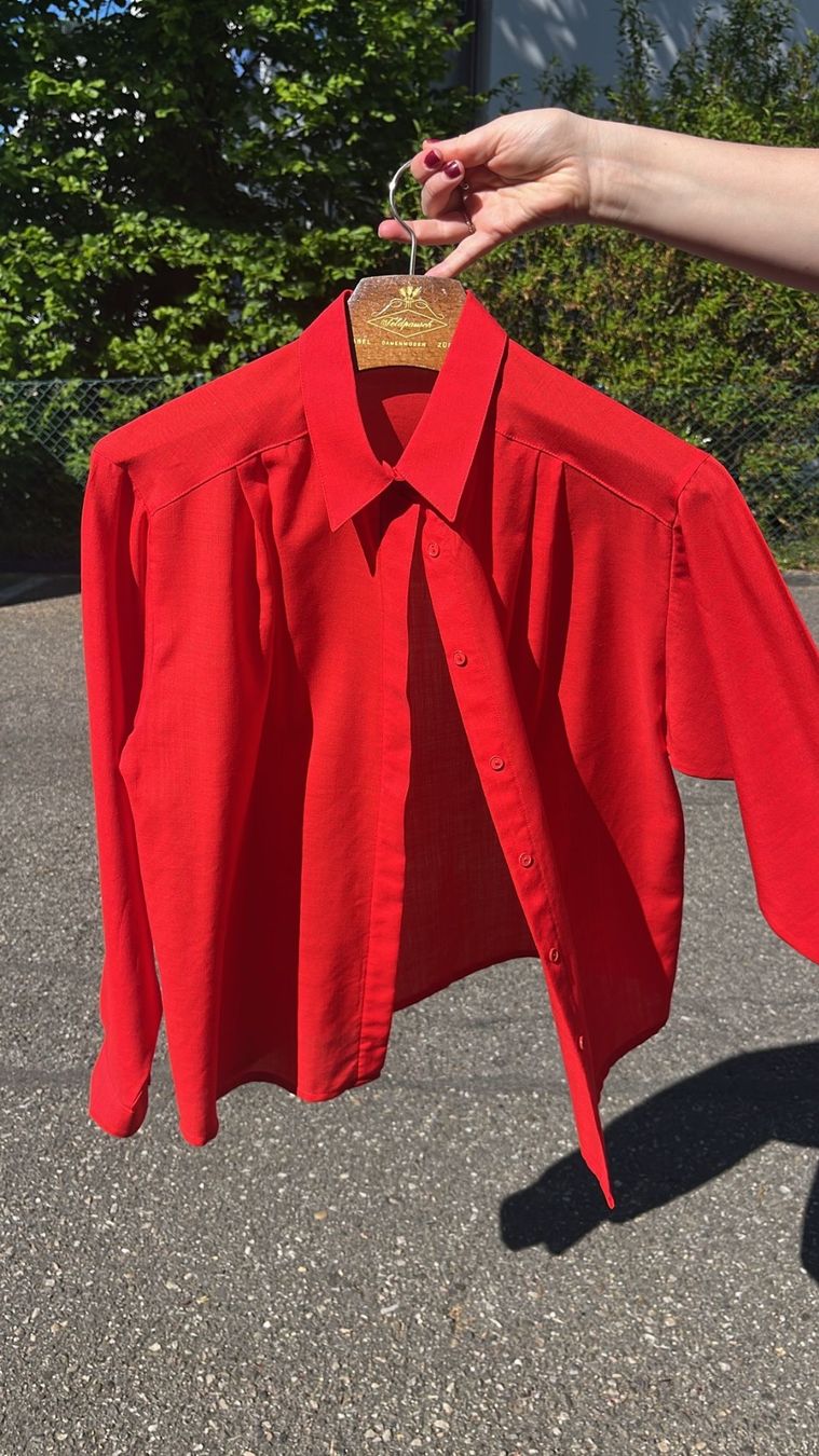 Camicette: Rote Damenbluse, Grösse M, neuwertig – Usato da Münchenstein venduto da sil_h6c9