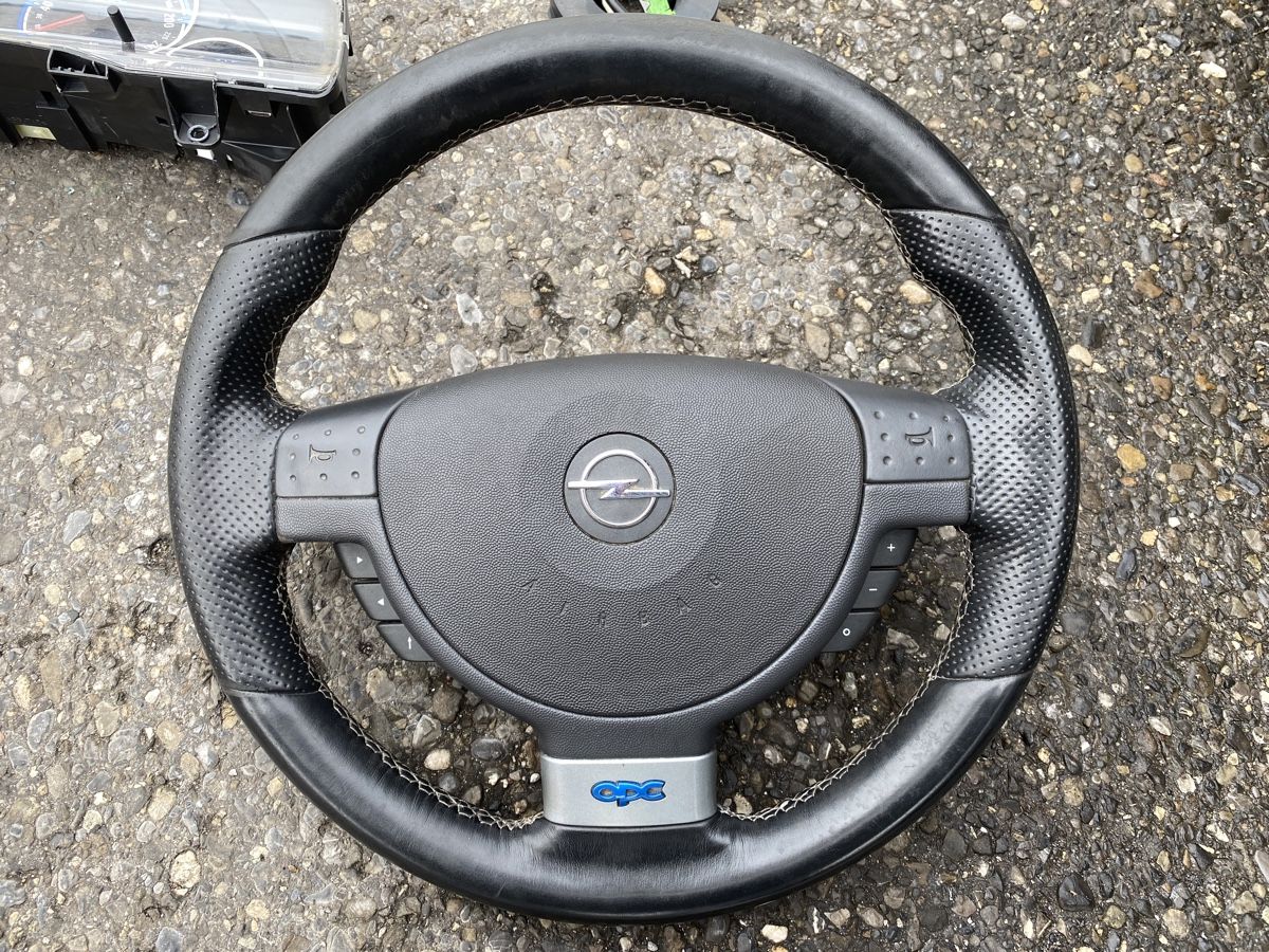 Opel Tutti pezzi di ricambio auto: Opel meriva opc multifunktion Lenkrad – Usato da Beinwil am See venduto da Mpmmechanik