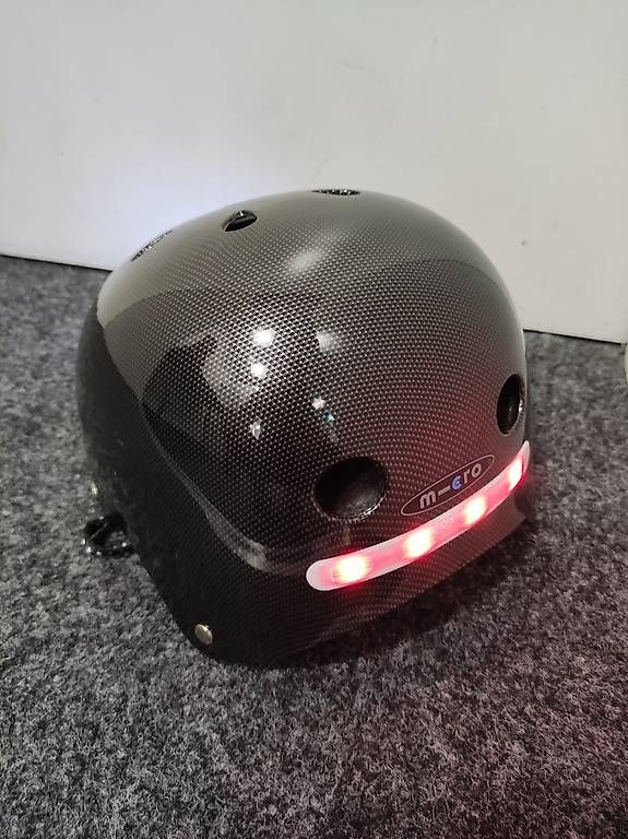 Micro Helme: Micro Helm Licht Größe 56-58 cm – Gebraucht aus Zürich von Yevhenii. 4