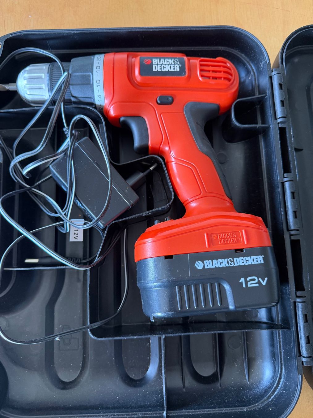 Bohrmaschinen: Akkuschrauber BLACK&DECKER EPC12 10mm 12V Koffer – Gebraucht aus Duggingen von Ysvogel 1