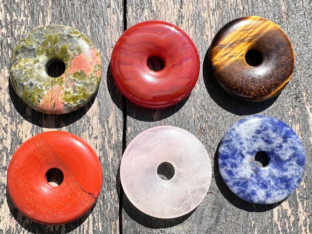 Wusboo 2er Set Handgemachte Edelstein Armbänder - Rosenquarz & Amethyst Mit Geschenkbox