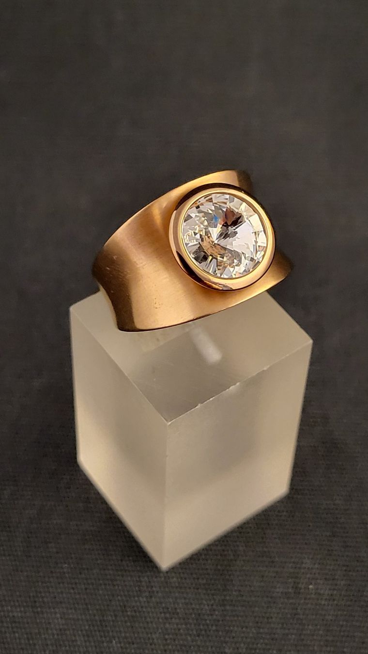 Anelli: Edelstahl-Ring mit Swarovski-Stein MANUELA CARL – Usato da Basel venduto da spinne02