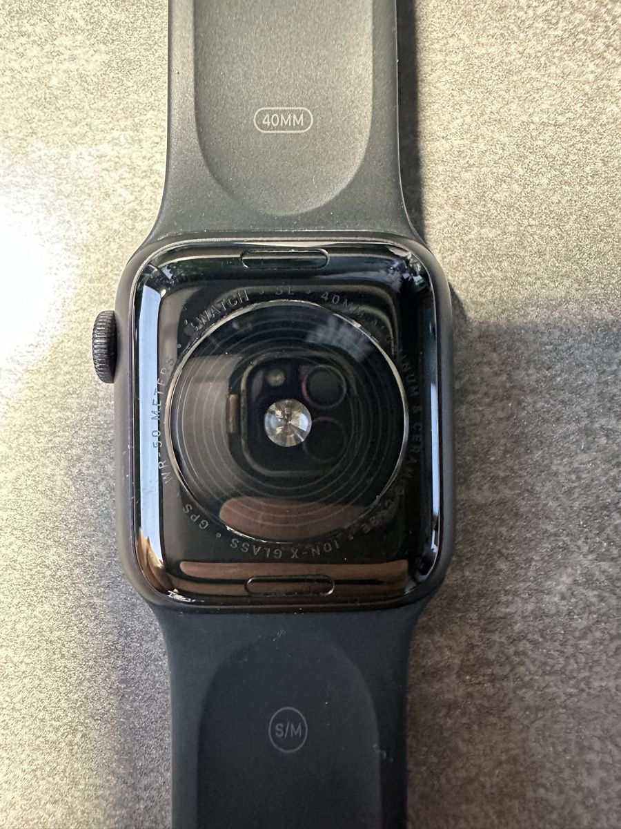 Apple Smartwatch: Apple Watch SE 40 mm GPS – Usato da Le Lignon venduto da Latenterouge 2
